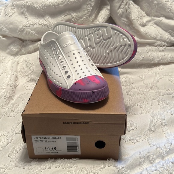 Brand new Natives - Picture 1 of 3